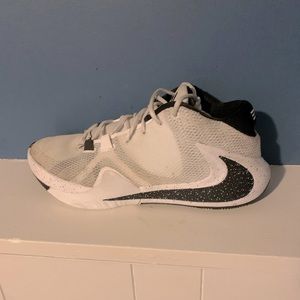 NIKE GIANNIS FREAK 1 WHITE/BLACK